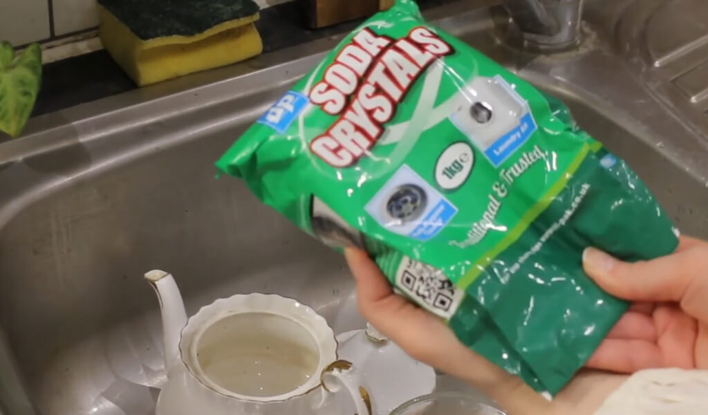 how to clean a teapot with soda