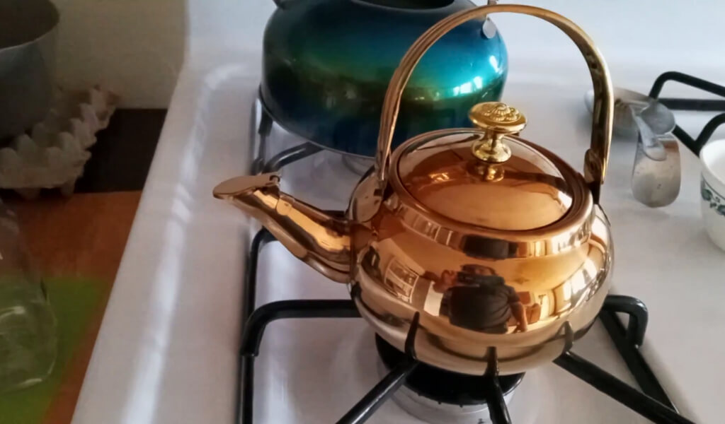 https://spiriteadrinks.com/wp-content/uploads/2023/09/how-to-clean-stainless-steel-kettle.jpg