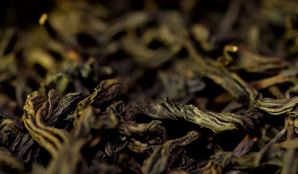 is it okay to drink tea leaves
