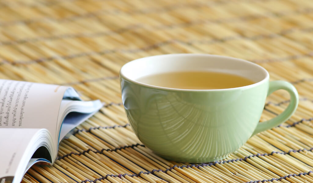 is White tea caffeinated